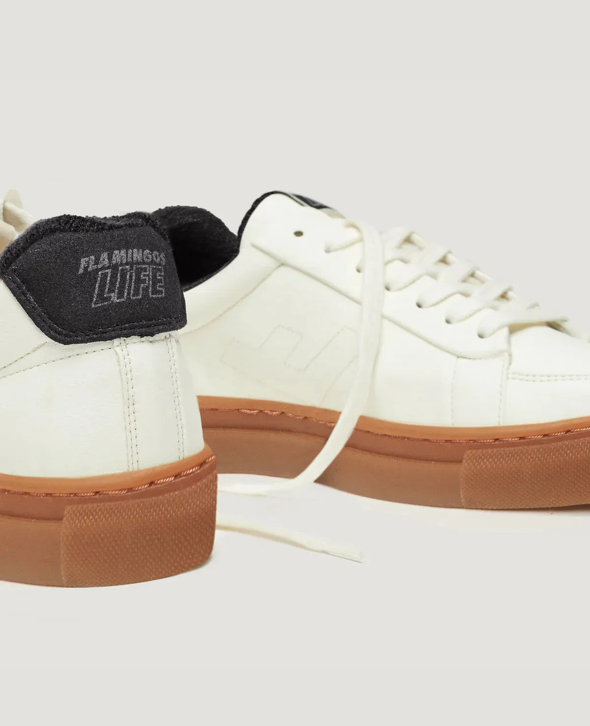 Classic 70s White Black Caramel