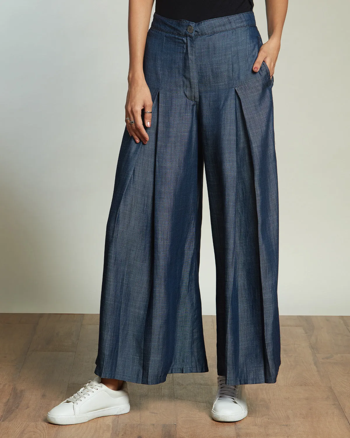 Jinx Wide-Legged Pleated Jeans
