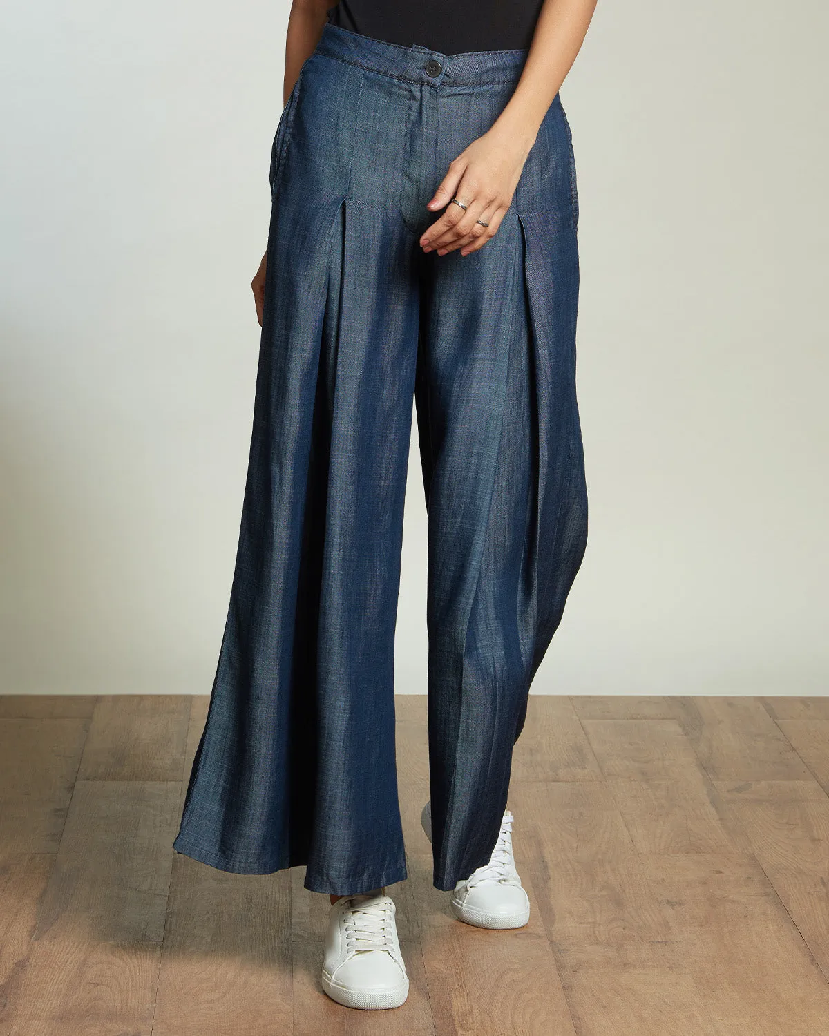 Jinx Wide-Legged Pleated Jeans